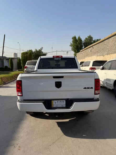 سلام عليكم    دوج رام للبيع فقط موديل 2021 سياره كلين مكفوله من لتبديل ولبارد ومن كلشي مكينه كير جدد + صدر خلفي امامي جديد + تخم تاير جديد 
البدي لمرغوب باب طويل ولبدي قصير + فور ويل 
مكينه ٦ سلندر 
ماشيه ٥٢ للف وقابله للزياده
مكان السياره ملعب الشعب
***********
