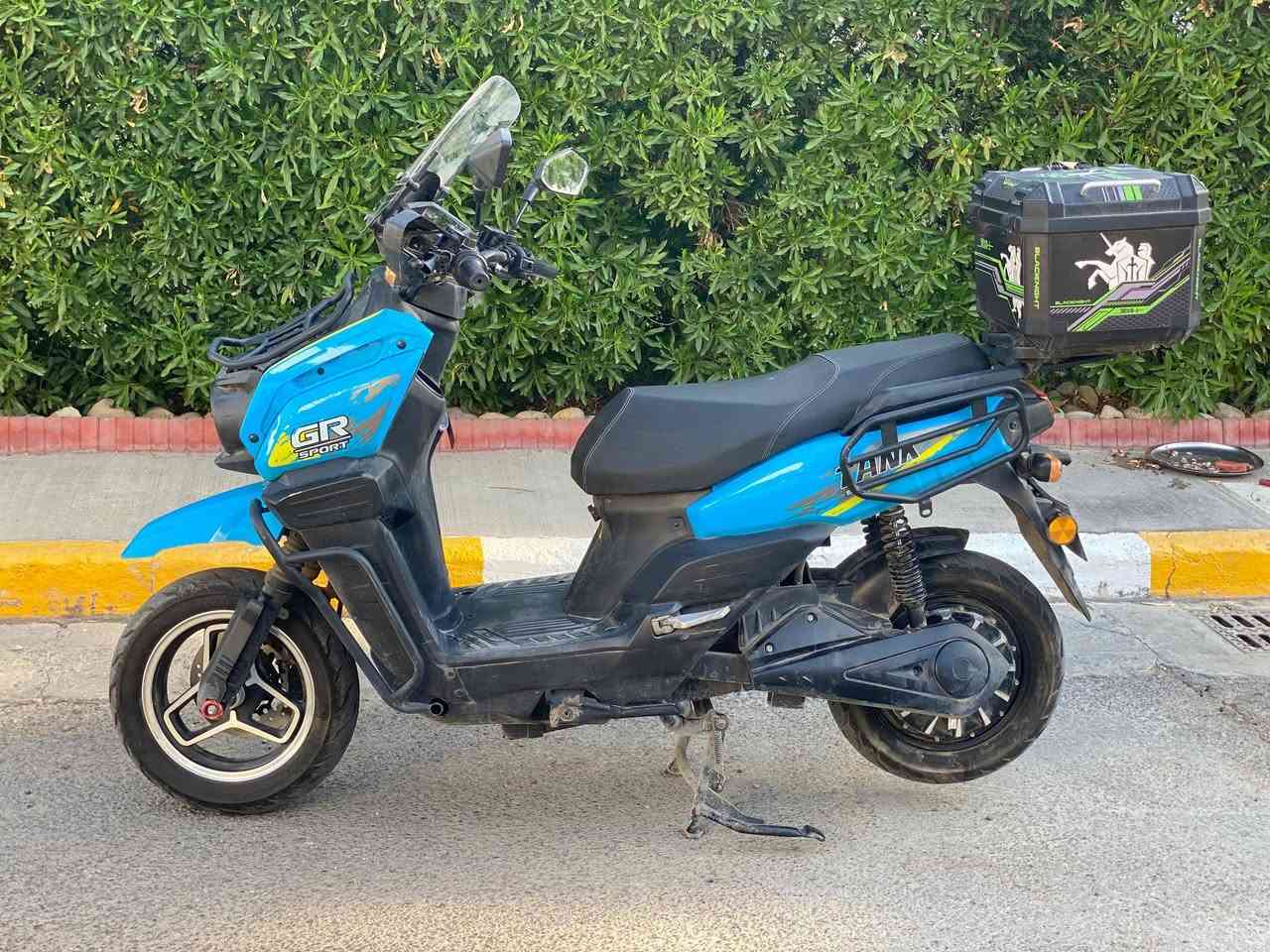 دراجه اباجي 2025
6 بطاريات مسطره ع الفحص 
تمشي 65 كيلو بالشحنه الوحده 
وياها صندوك كبير 
3 نمر سرعه 
سرعتها 90 حقيقي 
ملفها 3000 
سعر 875 
مكاني العلاوي 
رقمي ***********
