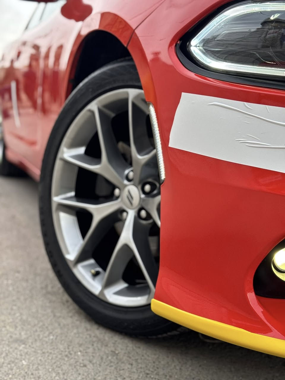 سلام عليكم.  ❤️ 
وينة ليدور نضافة 
لون برتقالي 🍊🍊🍊
 
DODGE_GHARGER.   2020
(((رقم بغداد دولي  واني لمستوردهاااا علا ايدي))
ماشية 38. !!!!!!
سيارة فول لفول للاخير    //أنواع المواصفات بيهة عدا الفتحة)))
__المواصفات___

*كشنات كهرباء وحار بارد 
ستيرن تدفةة
*كشن حضن رياضي
*شاشه كبيره رياضيه 
رادار جانبي  
    سستم صوت ودمام بلادي 
  *اوبشنات رياضيه 
*محدد السرعه
*تشغيل عن بعد
*ويل كب 20 وتخم تاير جديد شادلهة 
*كامره خلفيه دواره
*حساسات
*شاشه كار بلي
*كشافات ضباب

*مرايا متحسسه للاضاءه العاليه
*دخول ذكي بصمه 
هواي بعد بيه مواصفات
——اضافات——-

منظومه زنون عالي  اصلي شرط // ثلجيه
بيوجكترات. زنون 
سياره نصبته احله من الصور تجي وشوف سياره جديده بمعنى كلمه ادامه عليه من شركه صدر جديد بمعنى كلمه  اي نقص مابيه 
___

الحادث____
((حادثه خفيف  جداً))سياره  فقط خشم جاملغ ولبنيد صطحية  بشرط سياره لا شواصي ولا لغد على الفحص(( ))صور حادث موجوده 

السعر 234$$. وكلشي موجود بلسوك واني بلخدمة❤️
ماعبك سعرها اترك تعليق حلو مثل وجهك لحلو❤️❤️
مكاني بغداد🏨🏨
للاستفسار ***********
