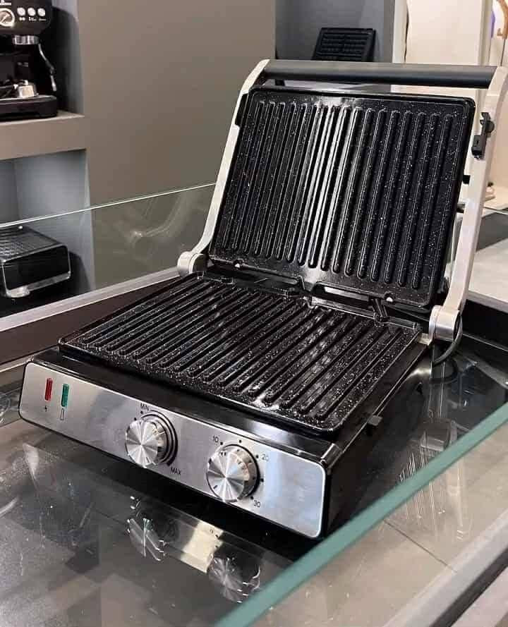 🍂اصدار حديث من براند امبليوم 2 × 1 قوالب منفصلة
🍂كابسة صاج + صانعة وافل

🍂طلاء القوالب كرانيت زيتي غير قابل للألتصاق

خاصية وضع الكابسة بشكل منضدي 180 درجة ( منقلة كهرباء )

لشوي الدجاج _ ستيك_ برجر _ هوت دووغ وكافة الاكلات
 تصير كابسة وتصير شوايه👌🏻

هيكل خارجي من ستانلس ستيل مع مجر تفريغ الدهون 👌🏻

حجم كبير 

كل المواصفات 💸 بسعر 85000
ضمان سنة من الوكيل الحصري
🔥بيتك عدنا 🔥 الوكيل الحصري في كربلاء لشركة امبليوم الالمانية الأصليه ✅😇احذروا التقليد
#امبليوم_اختياركم_الأمثل

عنوان المحل حي الموظفين شارع مدرسة جمانة اسم المحل بيتك عدنا


**إذا كنت صاحب هذا الإعلان وتريد حذفه لأي سبب، رجاءا أرسل رسالة إلى الدعم الفني**