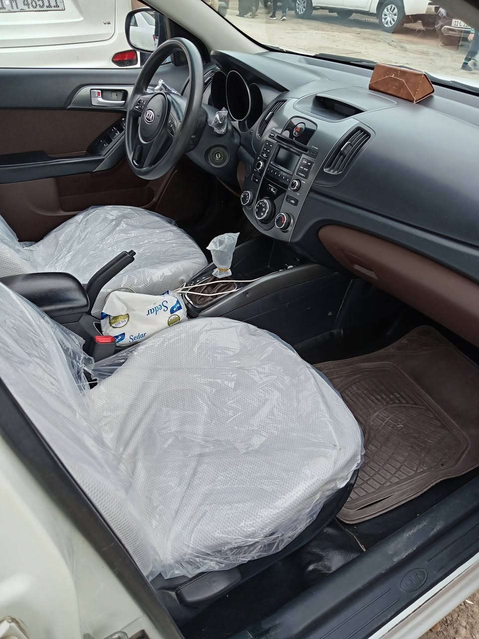 السلام عليكم سيراتو ٢٠١٢ مكفوله عدا شبر بالجاملغ الايسر السعر ١١٥ وبيهة مجال للشراي مكلف بالنشر ***********
