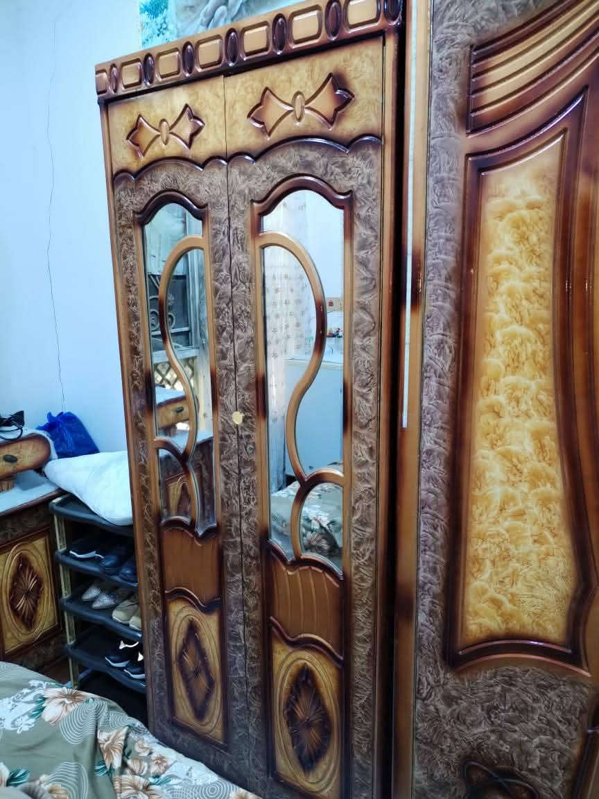 غرفة ام 6 ابواب  تسكام عراقية حلوة وقوية مكاني نجف الرضوية السعر ب750 وبيها مجال الشراي يتصل
***********
