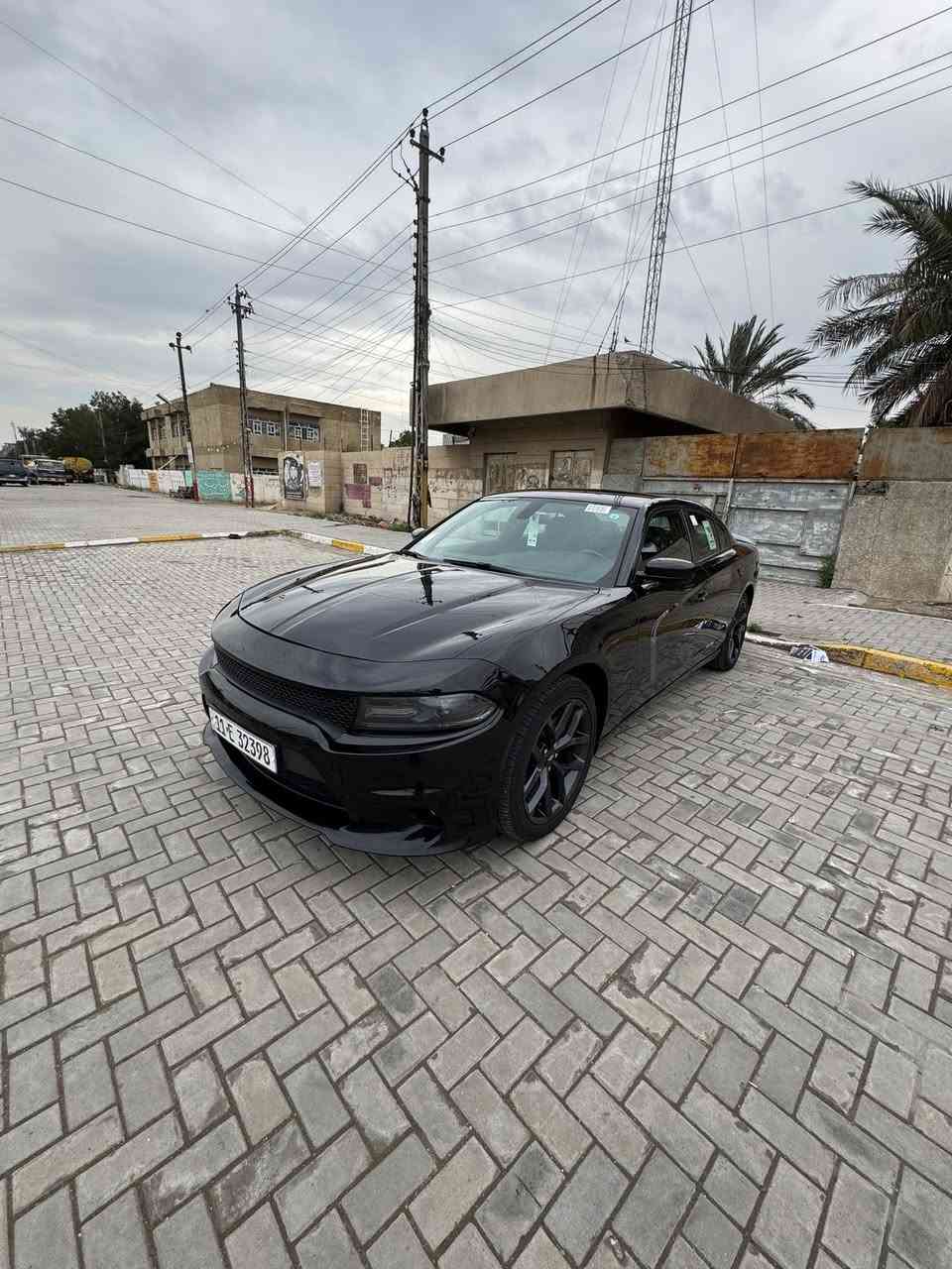 جارجر 2021
رقم بغداد 
سيارة جديدة 
مكفولة من الصبغ والبارد والايرباك 
حادثها جاملغ فقط خصره بالشاصي كلش قليلة 
الممشى 75 كيلو 
سيارة بريحة الوكالة نظافة 100% 
السعر 205 وبيها مجال حك الجيه 
عنوان بغداد حي العامل 
***********
