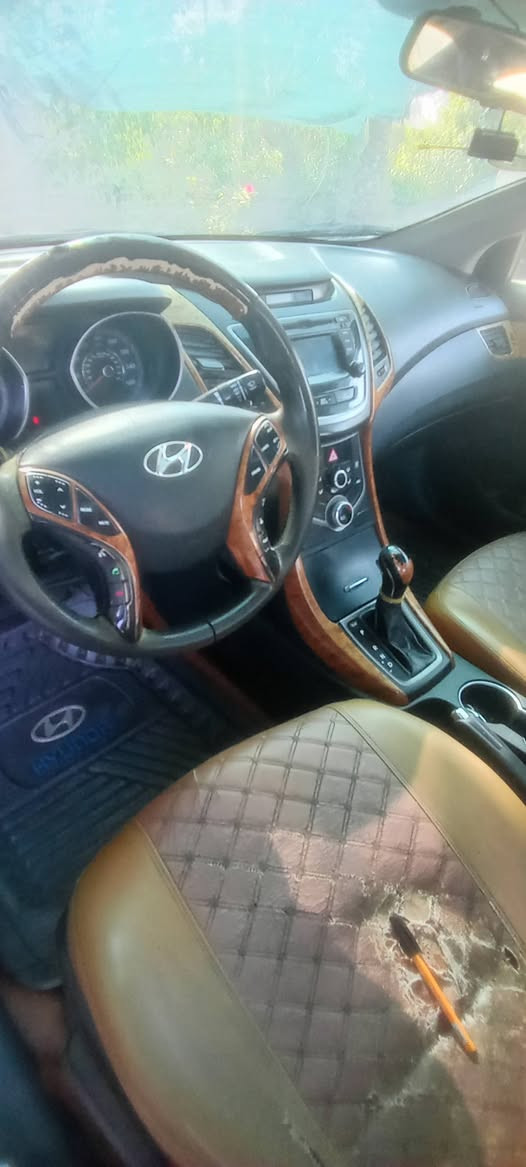 السلام عليكم النترا 2015 امركيه حادثها فقط بنيد كلها ليبل واحد رقم بغداد فول مواصفات كاميرا شاشه لمس ٣ وضعيات للقيادة اضافه الى نضام ايكو تقليل اصراف البانزين فتحه سقف حساس خلفي اشاير بالمري داخل مميز مكان السيارة بالحله سعرها ١١٥ شرط مداور *********** ماشيه ٧٣
