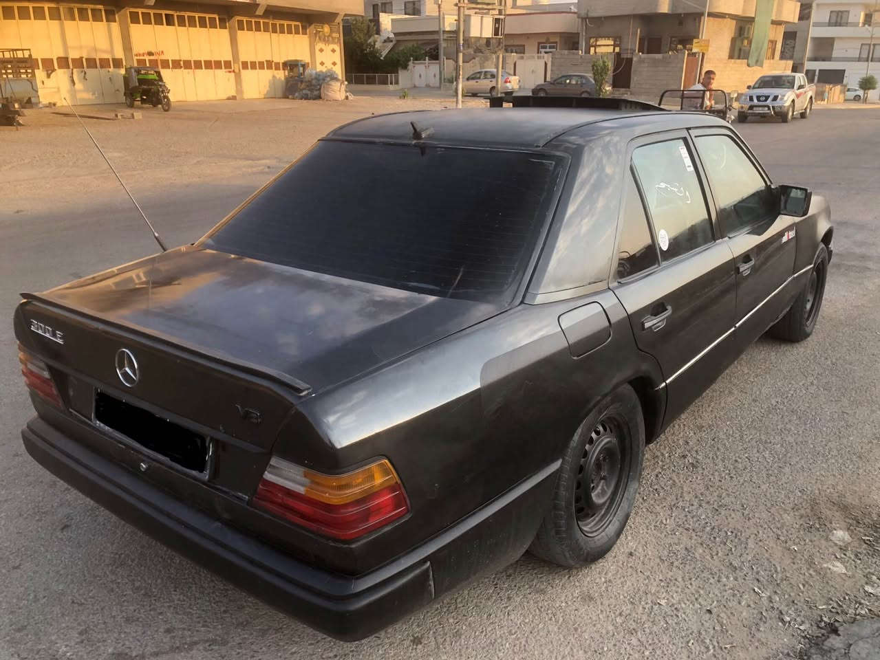 ‎سەرەتا بەناوی خوای گەورە
مارسیدس بێنز
مۆدێلی1990 کامل کراوە بە 1992
مەکینەی بەطەی VVT
گێر و مەکینە بەشەرت هەلمی دەمیشی نیە
چوار تایە و ویلی تازە
لایت دەعامی عەتەرە کامل تازە بۆی گۆراوە
قفل مەرکەزی
ئەشیای تەبریتی  پێوەیە بەس وردەکاری ئەوێ
دوو جام کارەبا
سەدری تازە جرکەی نیە
سەیارەکە مەسرەفی کامل کراوە 
 سەنەوی و ئەولیات بەشەرت 
خیاساتی هەمووی جاک کراوە
سعري ٢٠$ وەرەقە و مجالێکی برایانە
شوین / عەربەت 
ژ.م / *********** السليمانية, العراق

