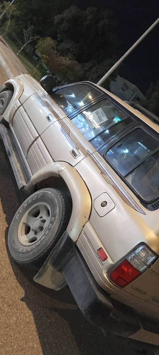 سلام عليكم لاند كروز لكزز موديل 1996 محرك 4500 كير أوتوماتيك رقم بغداد دولي بسمي تحويل مباشر اي استفسار اتصل ***********
