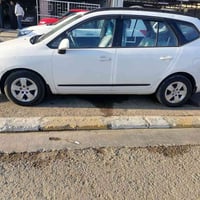 كارينز ٨ • ٧ راكب • محرك ٢٠٠٠