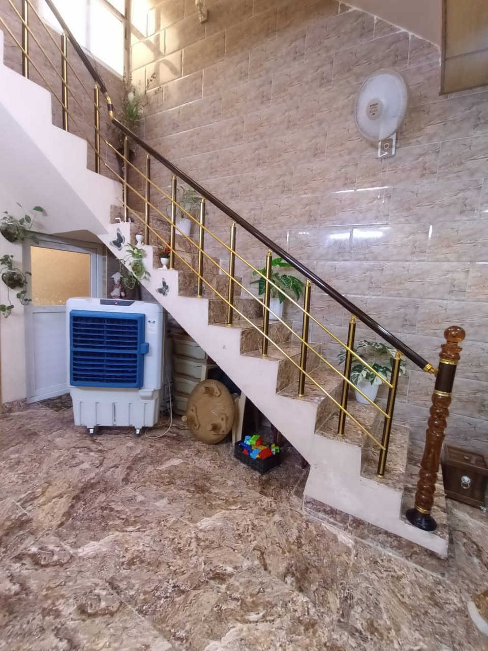 دار للبيع  ١٠٠ م  طول  👍🏻طابقين📍 طابو ملك صرف
بأسم  شخص واحد📌
الكاونتر و٣ سبالت  هدية مع  البيت 🏡 

الطابق الاول ✒️

غرفة نوم  📍 هول 📍 مطبخ حار وبارد 📍 صحيات داخليه وخارجيه 📍وكراج 📌ودرج داخلي وخارجي  

الطابق الثاني 🖊️
غرفتين  نوع 📍وحمام 

   كركوك 📌 منطقة  ٤٩ قريب من جسر الحصو والرمل

   السعر 🔎  ١٢٥ مليون 

للاستفسار  ***********
