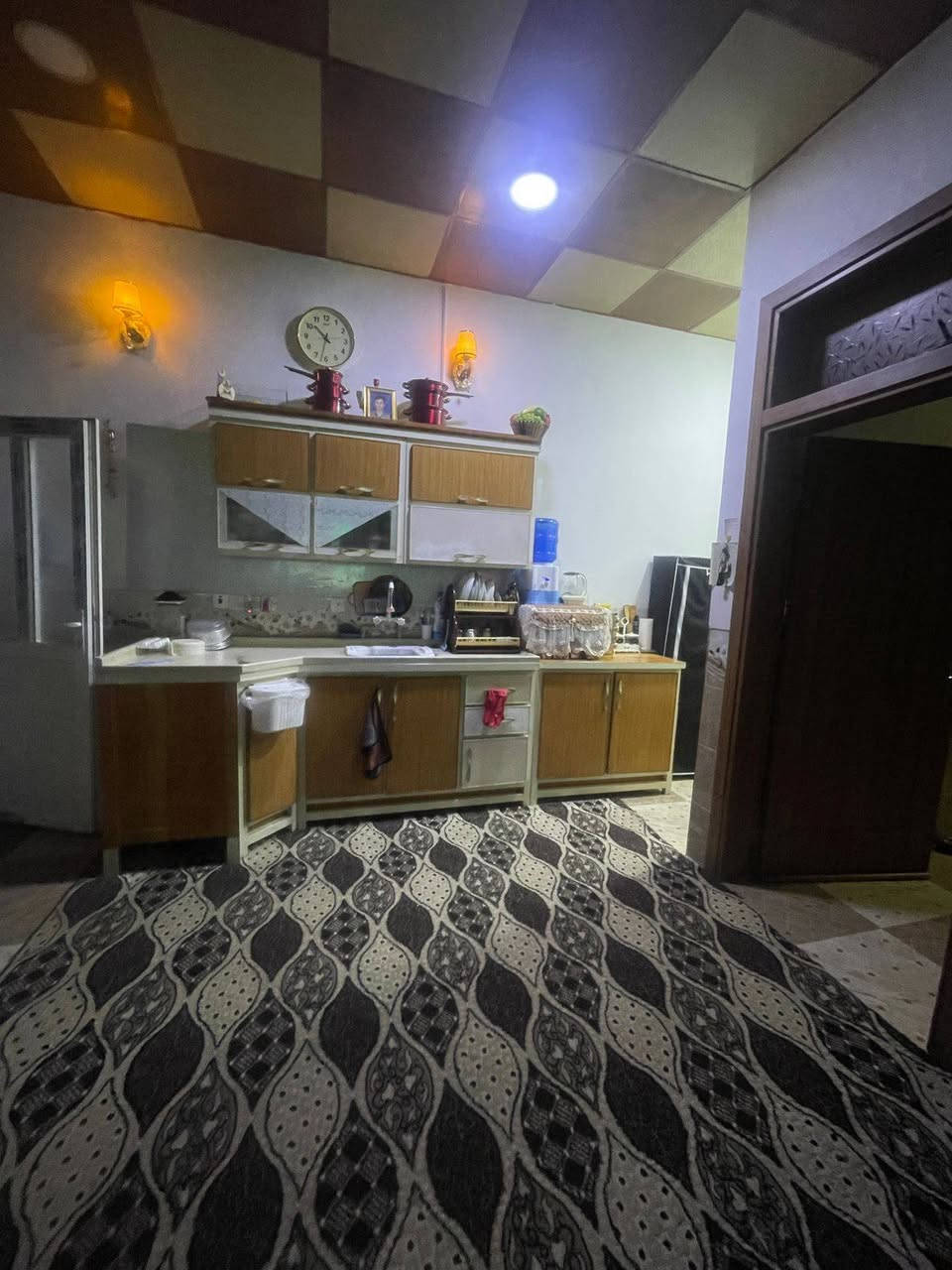 بيت 100م فول سيراميك سقف ثانوي للأيجار كركوك الفيلق قرب جامع السلام ***********
***********
