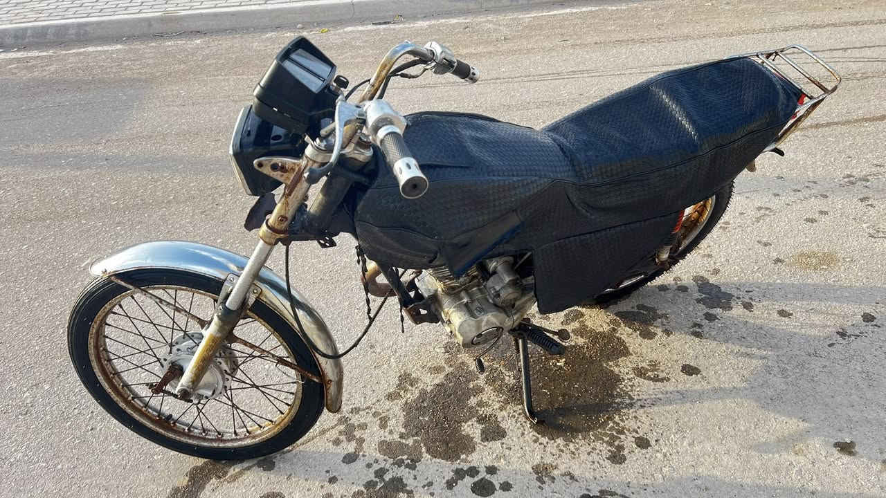 دراجه ايراني ادوات مكفوله من السرقه وبيها رقم شاصي يعني ما تنكض كهربائيات كامله بس جيب باتري وشد كابريته رابيدو شد جديد دراجه هندر واحد تشتغل كهربائيات لايت امامي وبك لايت وعينه وسويج شغال الدراجه كلشي ما ناقصها بس ترتيبات بسيطه ماتكلف السعر 175 وبيها مجال
قليل
***********
