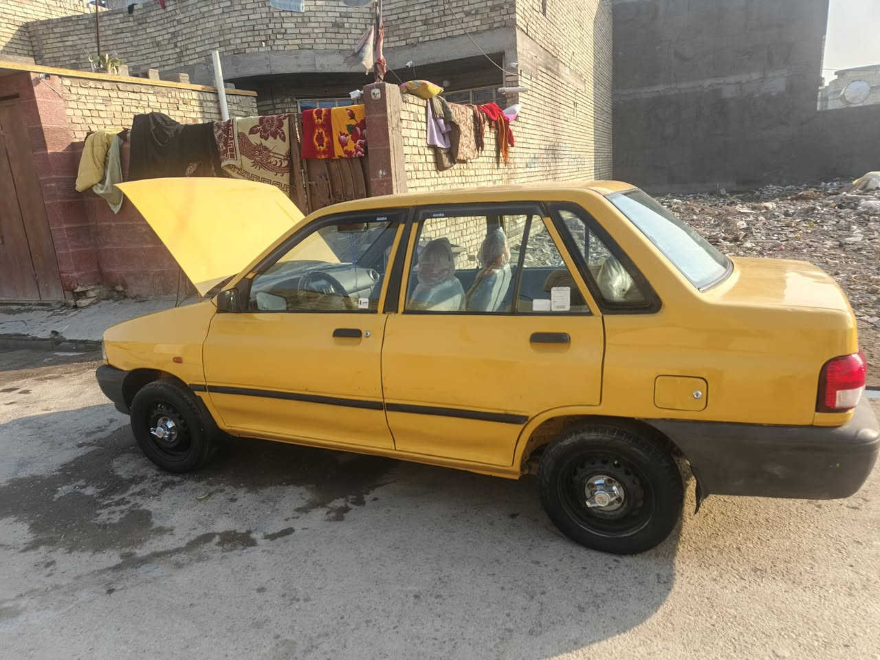 سلام عليكم  سابيا مديل 2012 سياره  معمره حزام رقم بغداد دولي سعر 28بي مجال***********
مكان بغداد  معامل بستان سامي
