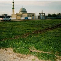 قطعه ارض للبيع  المساحه 100 متر الواجهه 5 زراعي سند ابيض 25 حق التصرف ...