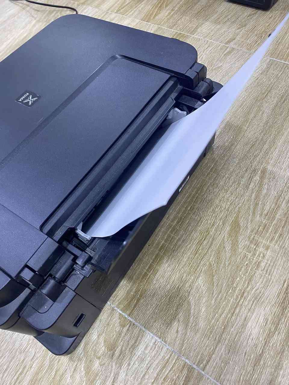 Canon Pixma G3410
كانون بكسما استخدام منزلي سنتين بيها مشكلة مثل ما موضح بالورقة
بسبب عدم التفرغ ما وديتها للصيانة
يجي وياها كيبل تشغيل فقط
السعر 70
مكاني البصرة - الجزيرة


**إذا كنت صاحب هذا الإعلان وتريد حذفه لأي سبب، رجاءا أرسل رسالة إلى الدعم الفني**