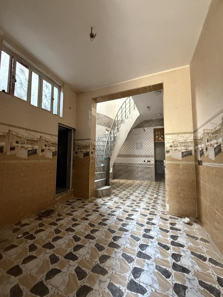 🏡دار  للأيجار 🏡.
المساحه : 100 متر 

📍موقع الدار :: ابي غرق حي الحسين قرب شارع بزل حجي علي 

🚫الطابق الاول : صاله / مطبخ / هول / غرفه / صحيات داخليه وخارجيه 

🚫الطابق الثاني : غرفه عدد 2 / صحيات 

————————————————-
للاستفسار مراسلة الصفحه 
او الاتصال على الارقام 
 0️⃣7️⃣7️⃣2️⃣6️⃣9️⃣9️⃣8️⃣2️⃣9️⃣2️⃣
                   سيد محمد الحلو 
 0️⃣7️⃣8️⃣1️⃣0️⃣8️⃣4️⃣8️⃣3️⃣0️⃣3️⃣
———————————————— 
                
                     القلم للعقار
📍 عنوان المكتب - ابي غرق - حي الحسين - قرب مشروع الماء
