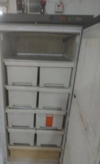 مجمده عاموديه صناعه (عشتار)قديمه للبيع قيمه واخذه رقم 07801600414 وات ...