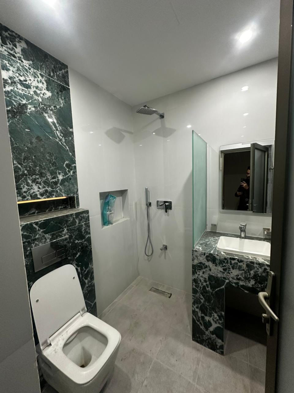 #للايجار____في____السيدية
وحدات سكنية زيرو درجة اولى قرب جسر الجادرية

الطابق الاول فوق الارضي : غرفتين نوم صالة ومطبخ وخدمات ب850

الطابق الثاني:غرفتين نوم صالة ومطبخ وخدمات ب800

للاستفسار:***********

او زيارة مكتب الفهد الهندسي للمقاولات العامة/شارع
