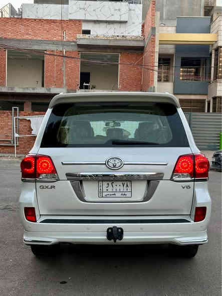 لاندكروز 2015 جديييده جداً 
فطيم كلش جديده ماشيه 159 الف كيلو
رقم بغداد  وع ايدنه من 2020 لليوم
بيها تبديل دعاميه اماميه فقط صاير بيها طخه كلش خفيفه     السعر 39500$ بيها مجال 
مكاني بغداد الاعظميه 
*********** بغداد
