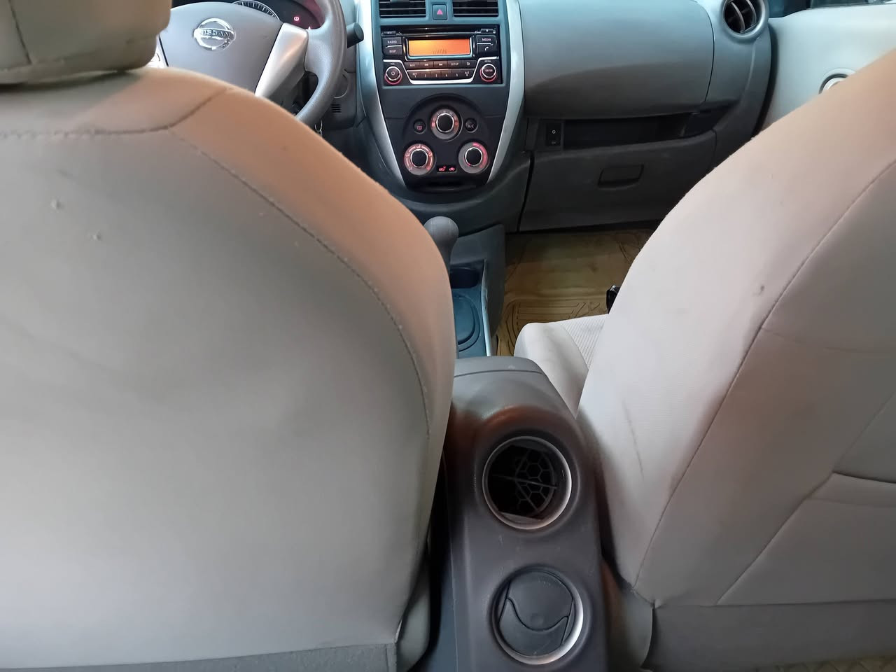 السلام عليكم من رخصه الادمين المحترمين للبيع سني هندي موديل ٢٠٢٤رقم اربيل الجديد بسمي ماشيه ٢٠٠٠٠ الف تريد  تحويل وكاله سياره بي ٦ قطع صبغ بدون دواخل سياره اربع جامات كهرباء 
تبريد قطعتين
تبريد ثلج 
تخم تاير ويل كب بلاد
سياره مابي نقص مال بيت عنواني ديالى خانقين 
مبايل ***********
سعر ٩٣ وبي مجال حك الجيه
