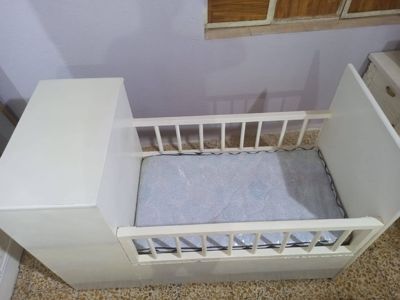 سرير طفل للبيع
 نجاره الخشب البلوك الأسود 
منام + أربع جرارات للملابس + قابل للفتح 
جديد كلش صار فتره بسيطه من سويناه


**إذا كنت صاحب هذا الإعلان وتريد حذفه لأي سبب، رجاءا أرسل رسالة إلى الدعم الفني**