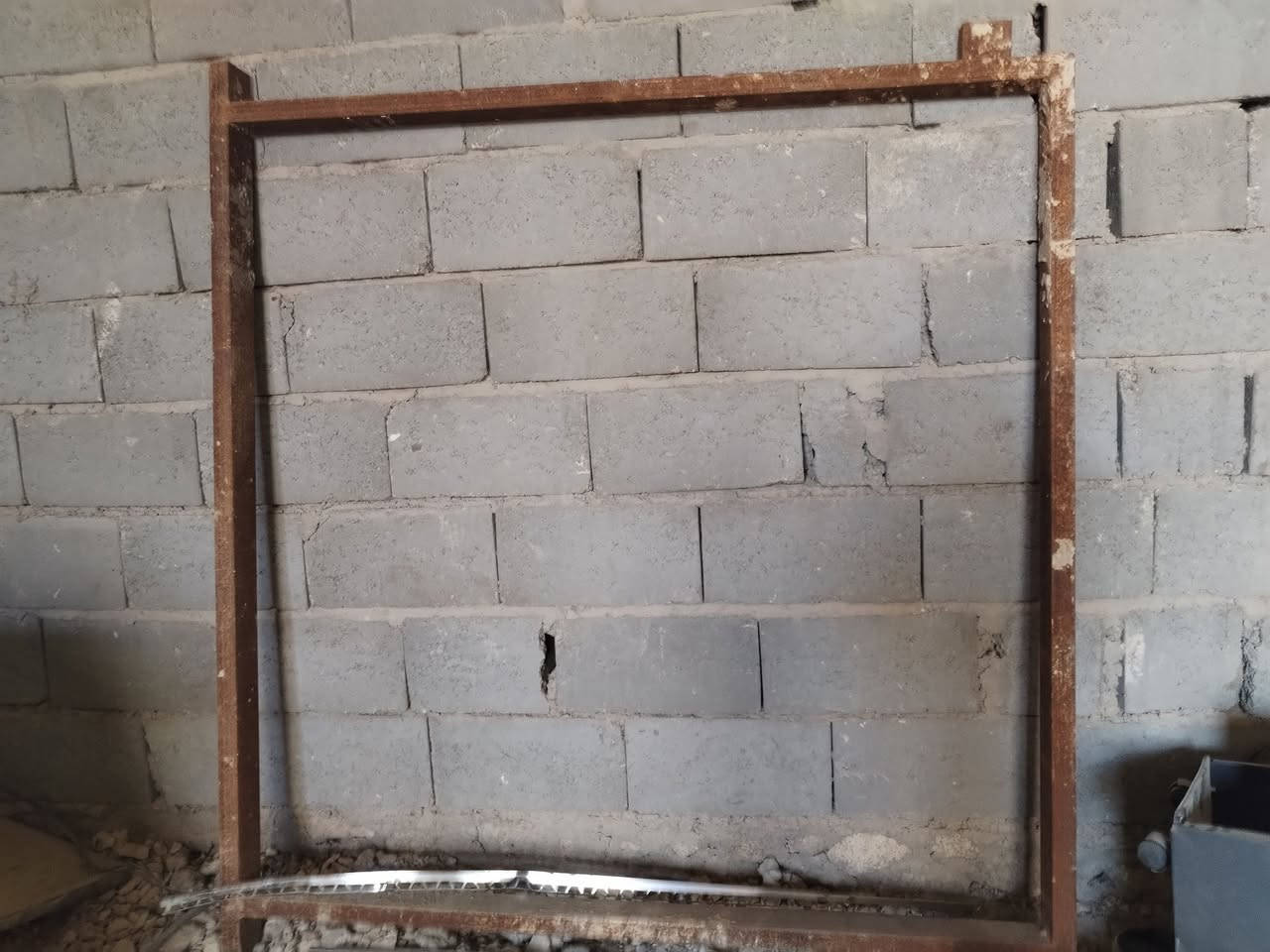 بسم الله الرحمن الرحيم 
سلام عليكم متاح چنل شباك 
العرض متر ونص والطول متر ونص 
والارتفاع متر ونص نظيف كلشي مابي بس ينصبغ 
السعر 35 وبي مجال حگ الجيه 
الخاص مفتوح 
***********
