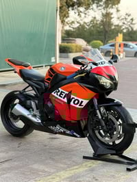 هوندا CBR1000RR • ٢٠١١ • ٤٠ ورقة