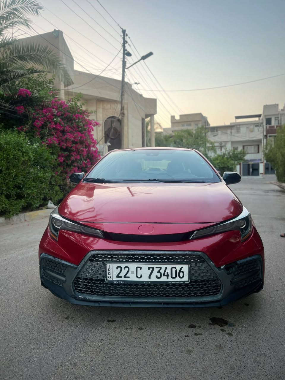السلام عليكم
كورلا 2020 للبيع 
محرك 2000 
اعلى مواصفات SE 
سلايد روف 
قياده ذاتيه تحكمات استيرن مثبت سرعه 
كامل مواصفات للخير مفوله اعلى مواصفات من الكورلا 
السياره جايه من امريكا استيرادنه بيها شويه من الجاملغ الامامي وشويه من البنيد بس راشيه كلير كل السياره عده البابين مال جهت الساءق و القماره ما بين شي بقيت السياره مجرد اكلير يعني مو حادث طبقه جلاتينيه حمايه بدون حادث 
السياره نظام سبورتSE 
سعر 135 
 رقم ***********
