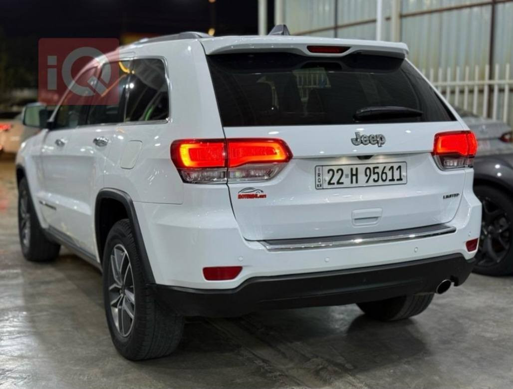 جيب كراند شيروكي 
موديل 2022 
مواصفات ليمتد 
لون ابيض ثلجي 
محرك6 سلندر 3600 مامفتوح شرط 
رقم اربيل جديد 
ماشي 77 الف ميل 
الضرر كلين بدون صبغ 
السعر 315
للاستفسار *********** كركوك, العراق
