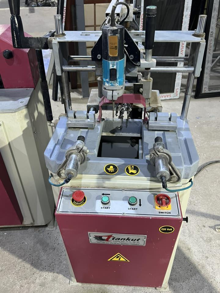 للبيع معمل كامل بيفيسي سينكل سنكل معمل كامل بس بدون كونبريسر معه ملحقات  المنيوم كامل مكان كركوك سعر ٥٧وبي مجال بصيط معمل جديده بمعنه كلمه كوله مامسوي ٢٠بيت بيهااا لوك لوك مامبدل بيهااا اي برغي مكان كركوك 
سعرهااا٥٧وبي مجال قليل رقم هاتف ***********
