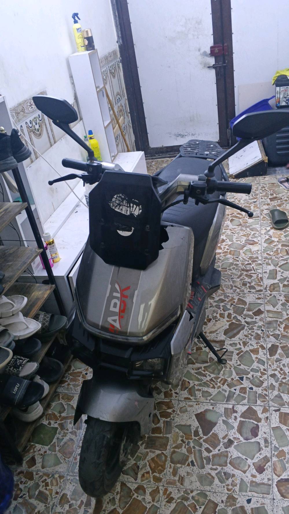 سلام عليكم درجة شحن الملكه للبيع نظيفه بطاريت عدد 6 ملف 2000 سرعه 3تمشي 70 سعر درجة 750 بيه مجال العنوان الصليخ رقم الهاتف ***********