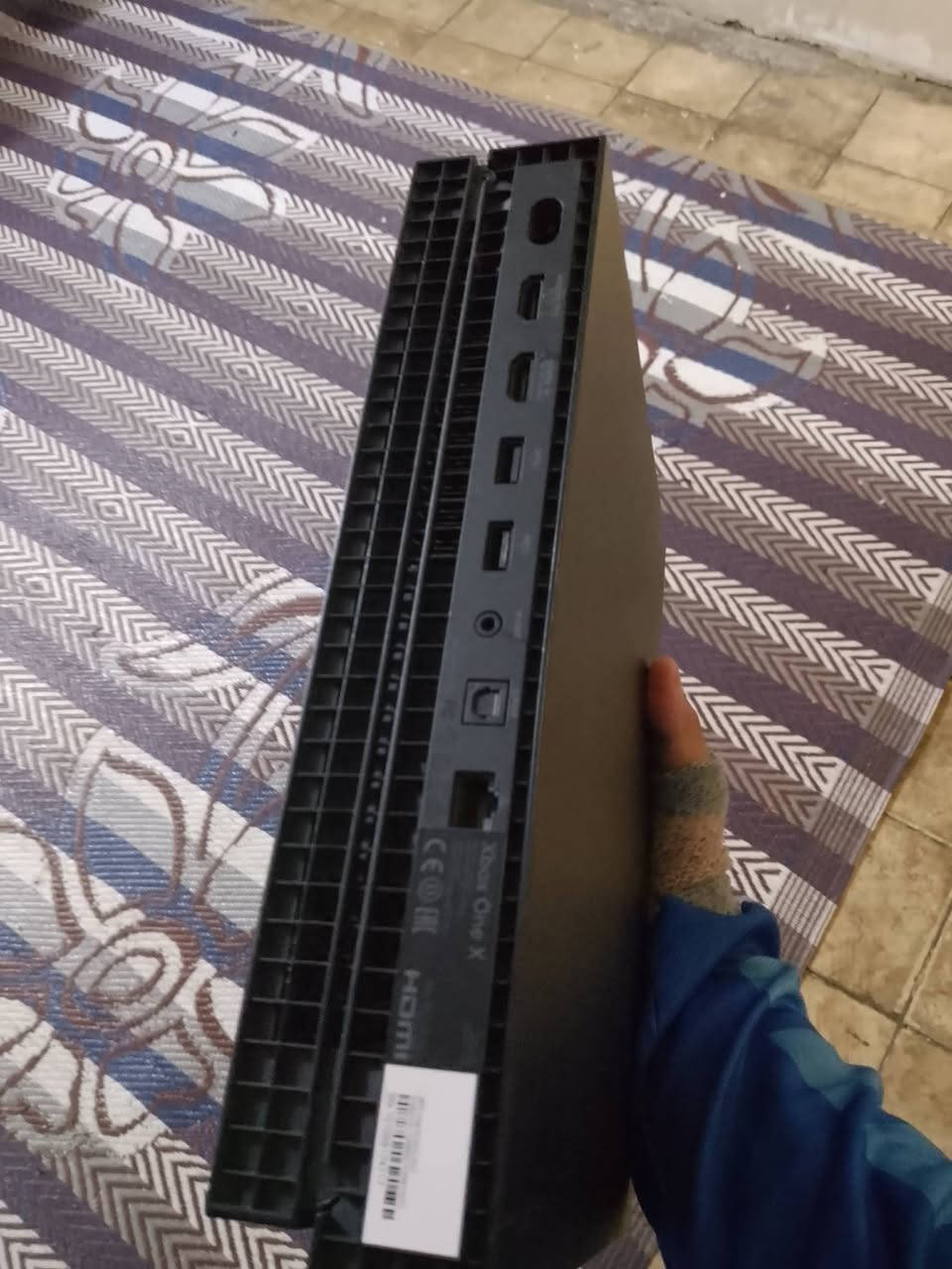 xbox one x للبيع نظيف
مفتوح فقط للتنظيف وتكدر تتاكد وين متحب 
الجهاز يجي ويا جويستك وكيبل HD واير تشغيل 
توصيل مجاني بأي مكان بغداد 
السعر ٢٠٠ الف 
الرقم للتواصل واتساب او اتصال 
***********
