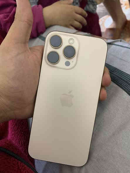 ايفون 16 pro max
شرق اوسط 
ذاكره 256
بطاريه 100% 
جاهز كولش نظيف مصار جم شهر من اخذته بعده بالضمان 
السعر مليون و ٤٥٠ وبي محال بسيط 
مكاني حي الجامعه او المحمودية 
*********** متواجد واتس
