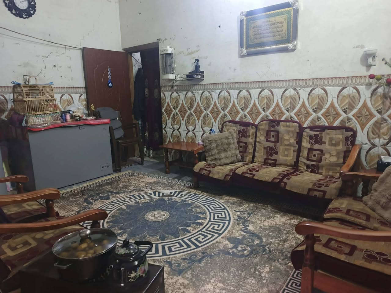 مشتمل للبيع م 52.5م نزال 10.5م واجه 5م موقع كم ارمن قرب تانكي باب الشرجي فرغ نظيف جدا سعر مناسب طابو صرف تفيد عائله صغيره لاتصال على رقم ***********
او واتساب 
***********
