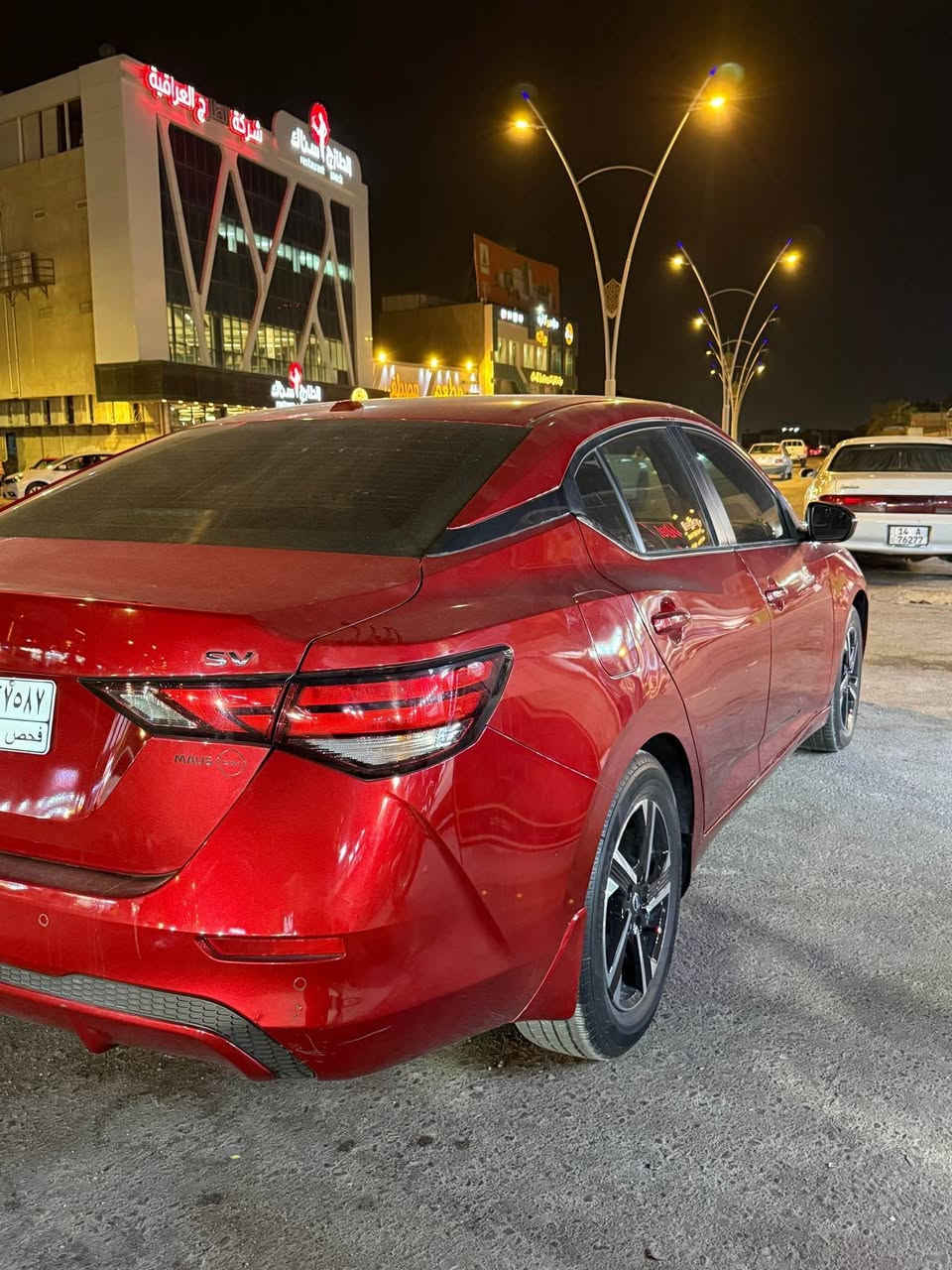 السلام عليكم 
نيسان سنتره موديل 2024 وارد امريكي 
ماشيه 4000 فقط زيرو يعني
فول ماعنده الفتحه كلش جديده السياره دخول جديد 
تترقم جميع المحافظات عده الاقليم 
بيها جاملغ وبنيد شغل درجه اوله وشويه صبغ بل باب الباقي كفاله عامه 
عنواني البصره الزبير 
الرقم ***********
السعر 126 الزبير, البصرة
