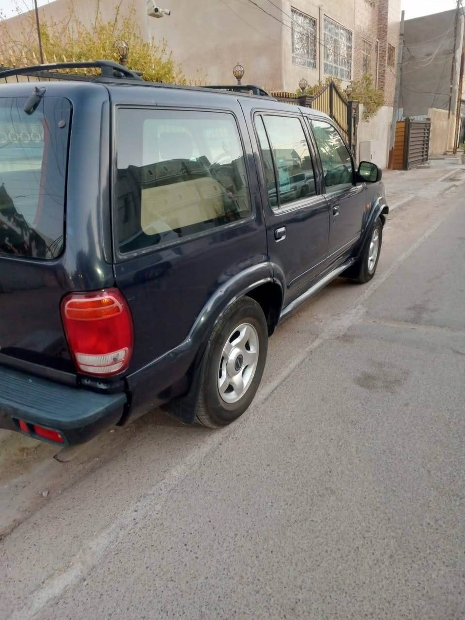 فورد اكسبلور 2001 بدون اي حادث 
مكينه بجيس 
لكير بي مشكلة بل تنمير فقط 
مكاني بغداد 
الكاضمية 
رقمي ***********
السعر 51
