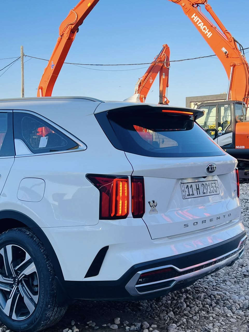 متوفر داخل شركة أحمد عذاب مثور للتجاره العامه 🥇
سورنتو ٢١ اعلى فئة ( مواصفات فول )
خليجي كفالة من الصبغ والبارد والتبديل
جديدة جدا وبعدها على وضع الشركة برغي مامفتوح بيها 

محرك ٦ سلندر - ٣قطع تبريد  -  كشنات جلد - تدفئة تبريد كشنات - كشنات كهرباء - رادارات - حساسات - تشغيل عن بعد - صندوق كهرباء - وبعد بيها هواي مواصفات  
 
ماشية 84 الف 
السيارة جاهزة ومابيها اي نقص گير محرك كهرباء
 للأستفسار ***********
