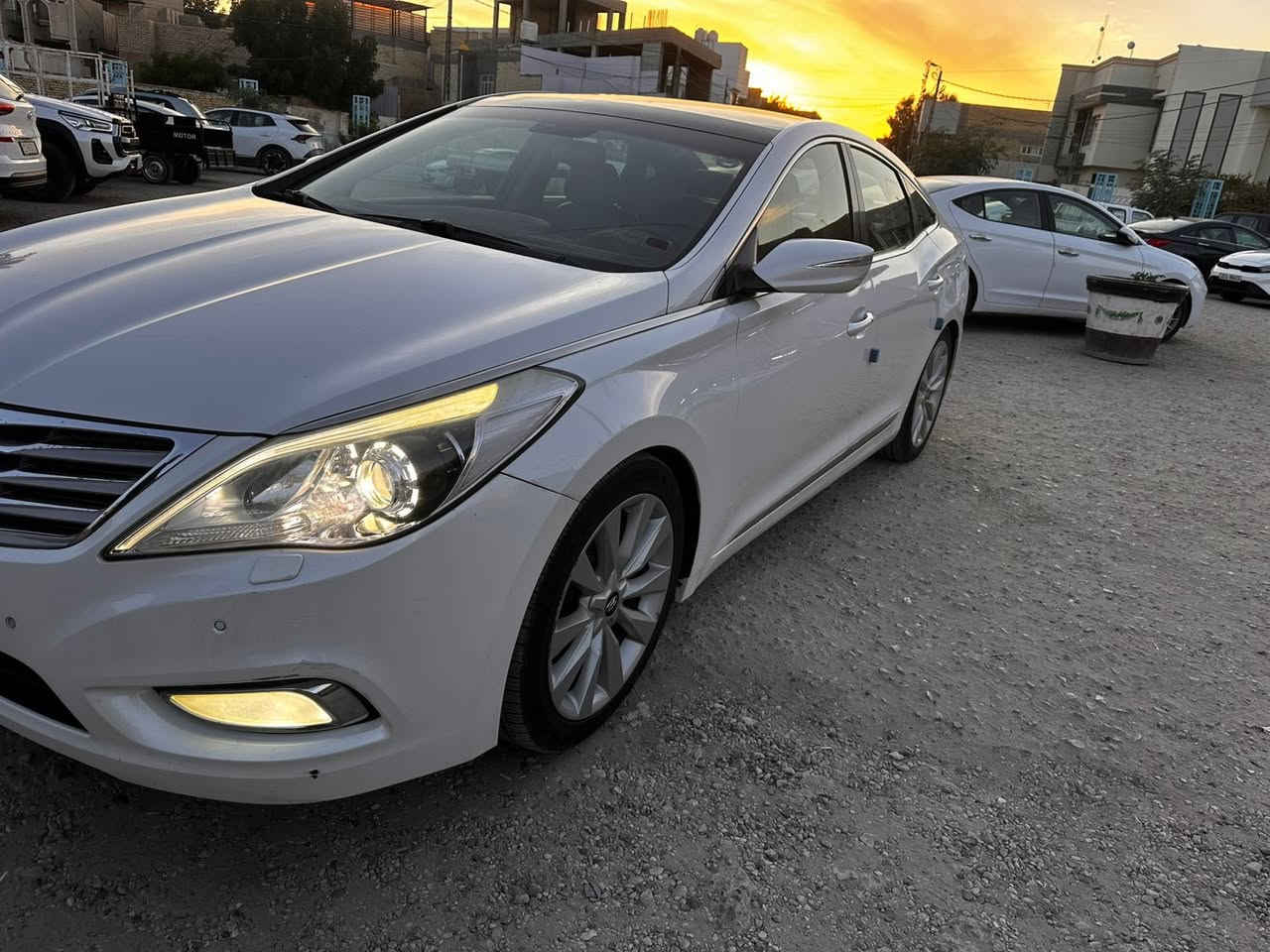 ازيرا فول مواصفات..مكفولة كفالة عامة سياره فول مواصفات بانوراما بصمة اشاير بالمري الجانبية.. كاميرا كشنات جلد تدفئة تبريد فول فول.. 2012  السعر 130 وبيها مجال بسيط..الاستفسار على الرقم ***********
