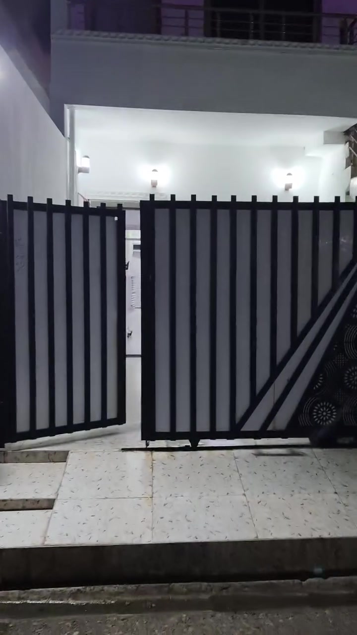 بيت 100 متر طابق ونص20×5 طابو
بناء حديث 
واجهة الشمس 
غرفتين نوم صالون ومطبخ صيحات داخليه وخارجيه 
عنوان كركوك سايدين دائرة الاستخبارات خلف صيدلية فيتامين فرع اعلانات خيال
***********

