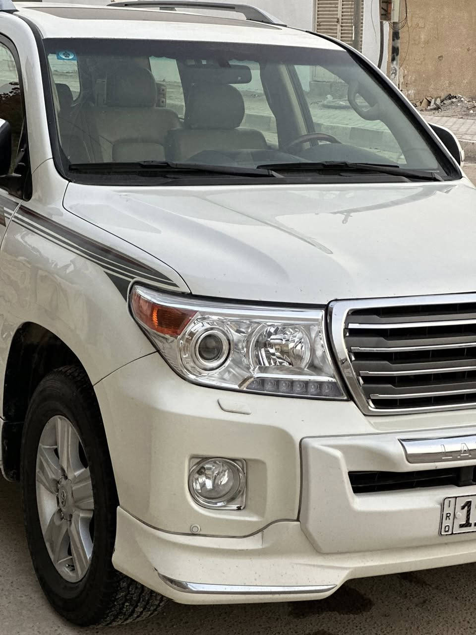 السلام عليكم لاندكروز للبيع بريم فول مواصفات السياره كلش نضيفه مديل 2014 بيها 3 قطع صبغ للستفسار ***********
