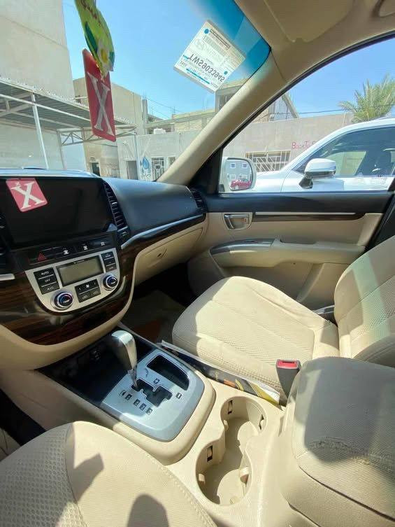 سلام عليكم
سنتافي موديل 2011خليجي 4سلندر 
باسم شركة موصفات فولل 
مكان السيارة كربلاء حي الحسين 
***********
