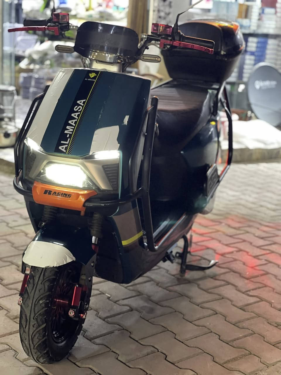 سلام عليكم دراجه شحن للبيع نضيفه ومرتبه متصرف عليها كهربائيات كلها كامله شادلها جنطه هوا ما يجي بي ما بيها اي نقص مثبت سرعه دبل اشاره كله شغال تجي وتشوف بعينك بطاريات علفحص مكاني رمادي التأميم *********** راسل خاص وتدلل
