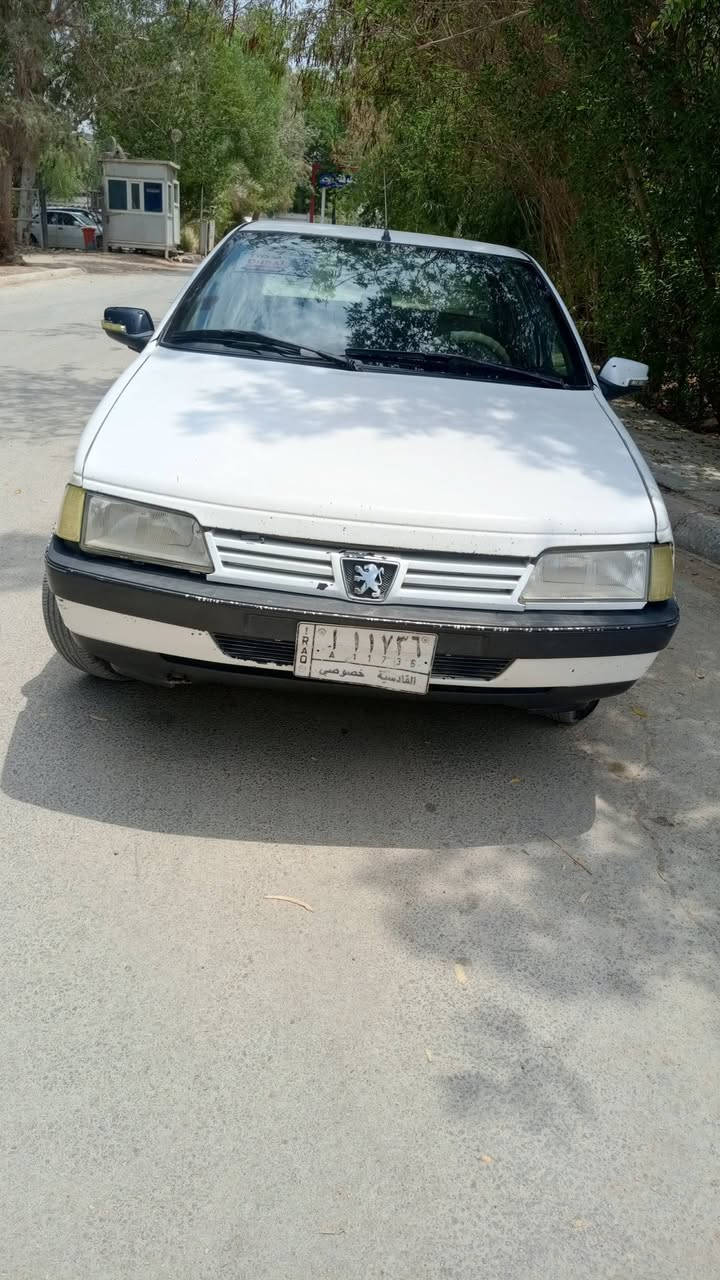 بيجو 405
بيها طخات بصيطه مكينه وكير مقدم جديد سياره بأسمي 
سعرها 31 وبيها مجال رقم الموبايل ***********
