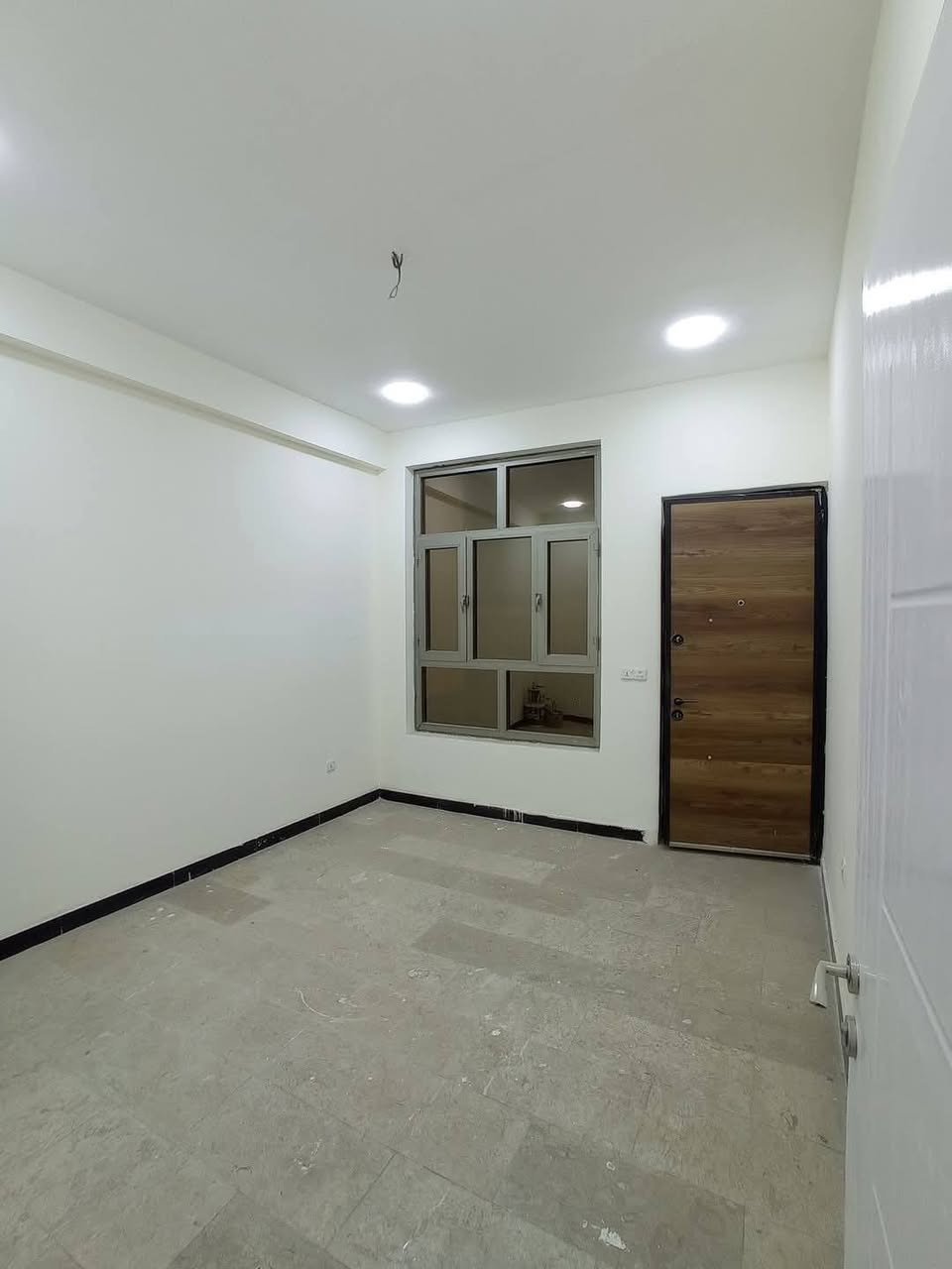 بيت طابو ملك صرف للبيع في منطقه السبع ابكار داخل فرع اسواق السطان مساحة الدار ٦٤م واجهه البيت ٤ يحتوي البيت على ٤ غرف نوم وصحيات عدد ٢ الاستفسار الاتصال على الرقم ***********
