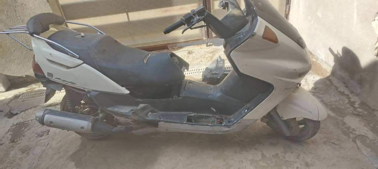 السلام عليكم منو رخص الادمن  للبيع السعر 250 يرادله ترتيب بالكهربائيات وگلج خلفي الدراجه شغاله 
*********** مكاني الصويره
