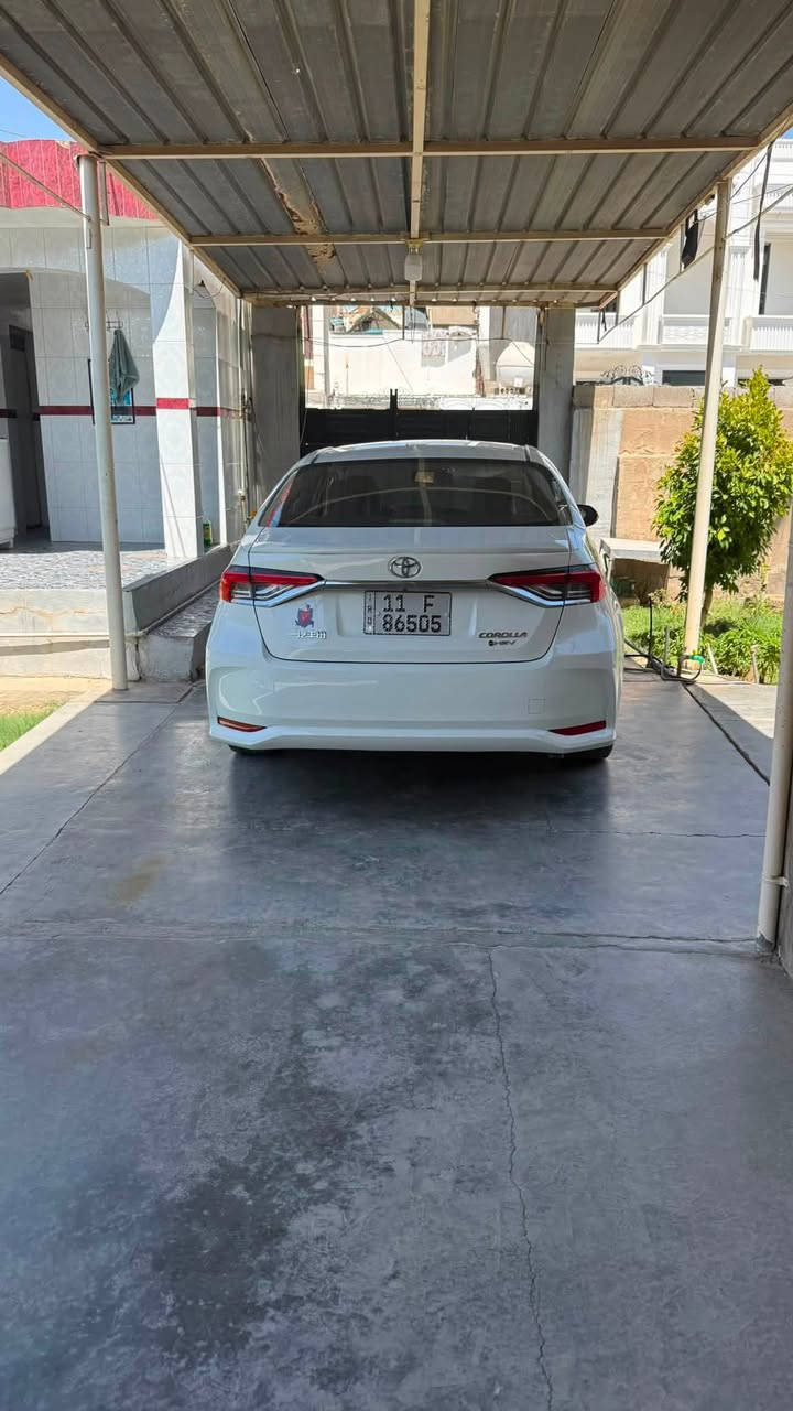 كورولا 2025 فول مواصفات للاخير 1/1 بعدها بحالة الوكالة ماشيه 9 الاف السيارة مكفولة كفالة عامة رايدها 163 وبيها مجال

* محرك بنزين 1.8 لتر وهايبرد
* مصابيح LED أمامية وخلفية.
* إضاءة نهارية LED.
* فتحة سقف
* دخول ذكي
* شاشة كبيرة
* شاشة عدادات رقمية.
* دعم Apple CarPlay وAndroid Auto
* مقاعد جلد.
* مقعد السائق بتحكم كهربائي.
* مثبت سرعة
* تحديد مسار
* التحذير من الاصطدام الأمامي
* تنبيه حركة المرور الخلفية
* كاميرا 360 درجة.
* حساسات أمامية وخلفية
* فرامل إلكترونية مع Auto Hold
* إضاءة داخلية LED.
* منافذ USB أمامية وخلفية.
مكاني الرمادي ***********
