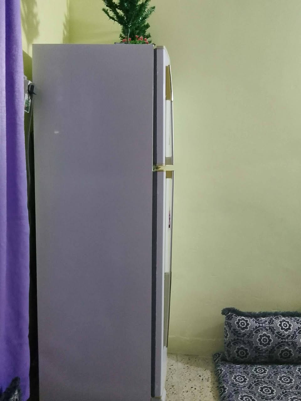 ثلاجه للبيع حجم كابير السعر 200/بيها مجال رقم موبايل كورك اسياء بي وتساب موصل ايسر اتصل ودالل ***********
***********
