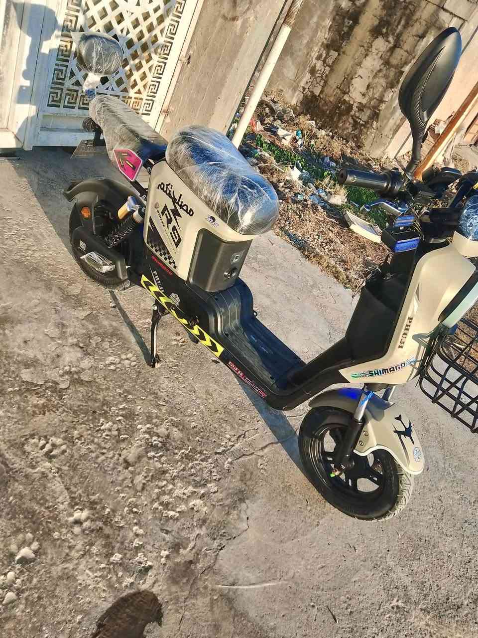 سلام عليكم عندي دراجه اللبيع ار تسعه جديده معنه الكلمه خمس بطاريات كلشي شغال بيه ما بيه اي عطل كهربايات شغاله كله رجوع الى خلف السعر 475 مكاني بغداد جسر ديالى ارقم الهاتف ***********
