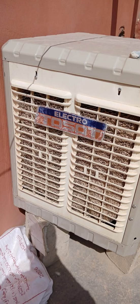 مبردة للبيع بعدها جديدة استعمال سنة وحده توسوت سرعتين هواها ثلج
سعرها 100


**إذا كنت صاحب هذا الإعلان وتريد حذفه لأي سبب، رجاءا أرسل رسالة إلى الدعم الفني**