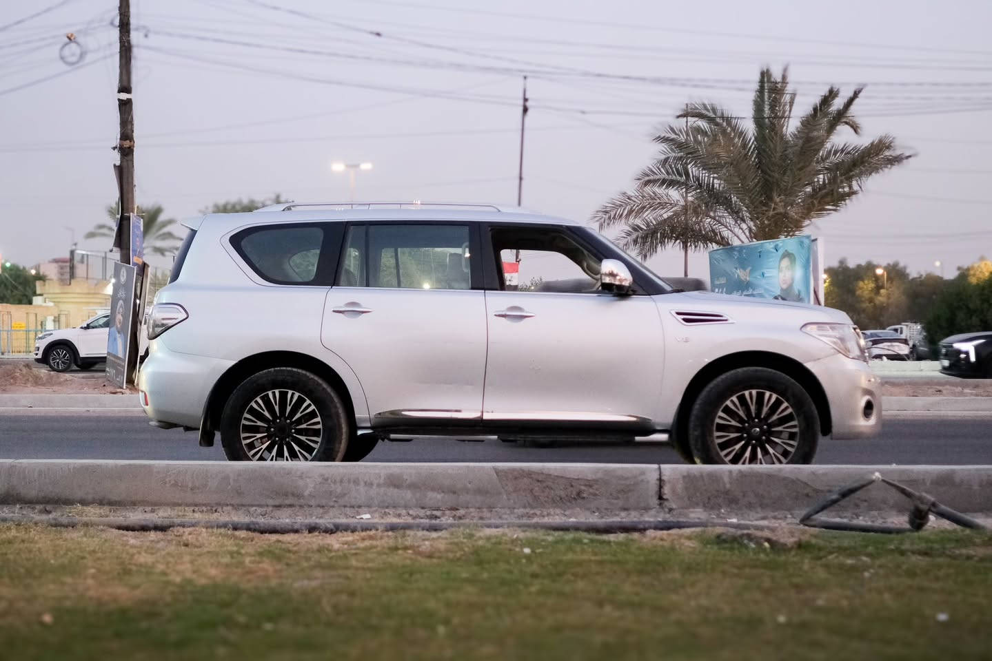 نيسان باترول بلاتينيوم اعله فئه فول 1/1 
 -موديل 2010 وارد خليجي كفاله عامه
 ستايدل بلاتين يوم. VIP
رقم بغداد بأسمي .ماشية ١٥٩ km 
•ناقل الحركة
-محرك 8 سلندر المرغوب بناقل حركة 7 نمر-5600
-المواصفات- 
• نظامABS
• مساعد الفرامل barke assist
• نظام المحافظه على المسارVSC
• نظام توزيع قوه الفراملEBD
• نظام مساعده التسلق
• نظام مانع انحدار
• حساسات اماميه 
• حساسات خلفيه 
•رادار امامي
. كامرة 360 درجة 
•ثلاث شاشات 
•شاشة كبيرة لمس 
• حساسات الاطارات
• نظام مانع الانزلاقTCS
• نظام نقطعه عمياءblind spot 
•ثلاث وضعيات قيادة  ثلجي-صحراوي-وحل-جبلي 
• مثبت السرعه 
• قفل مركزي للابواب
• عجله القياده و مقاعد من الجلد 
• فتحه سقف
• دخول بواسطه مفتاح ذكي(بصمه)
• شاشات بظهر المقاعد الاماميه 
• كشنات كهربائية
•كشنات تدفأة تبريد
• مرايا الجانبيه كهربائية 
•اشاير با المري 
•تحكم وضعيات الستيرن كهربائي
• ثلاجه 
• تحكمات استيرن فول 
• اور اوكس / يو اس بي 
داخل صاج ملكي 
تبريد ثلاث قطع
جنطة كهرباء 
وهواي بعد بيه مواصفات بالعافيه على الياخذه
السعر( ١٨٠$) 
مكان السيارة بغداد الحارثيه
للاستفسار ***********
