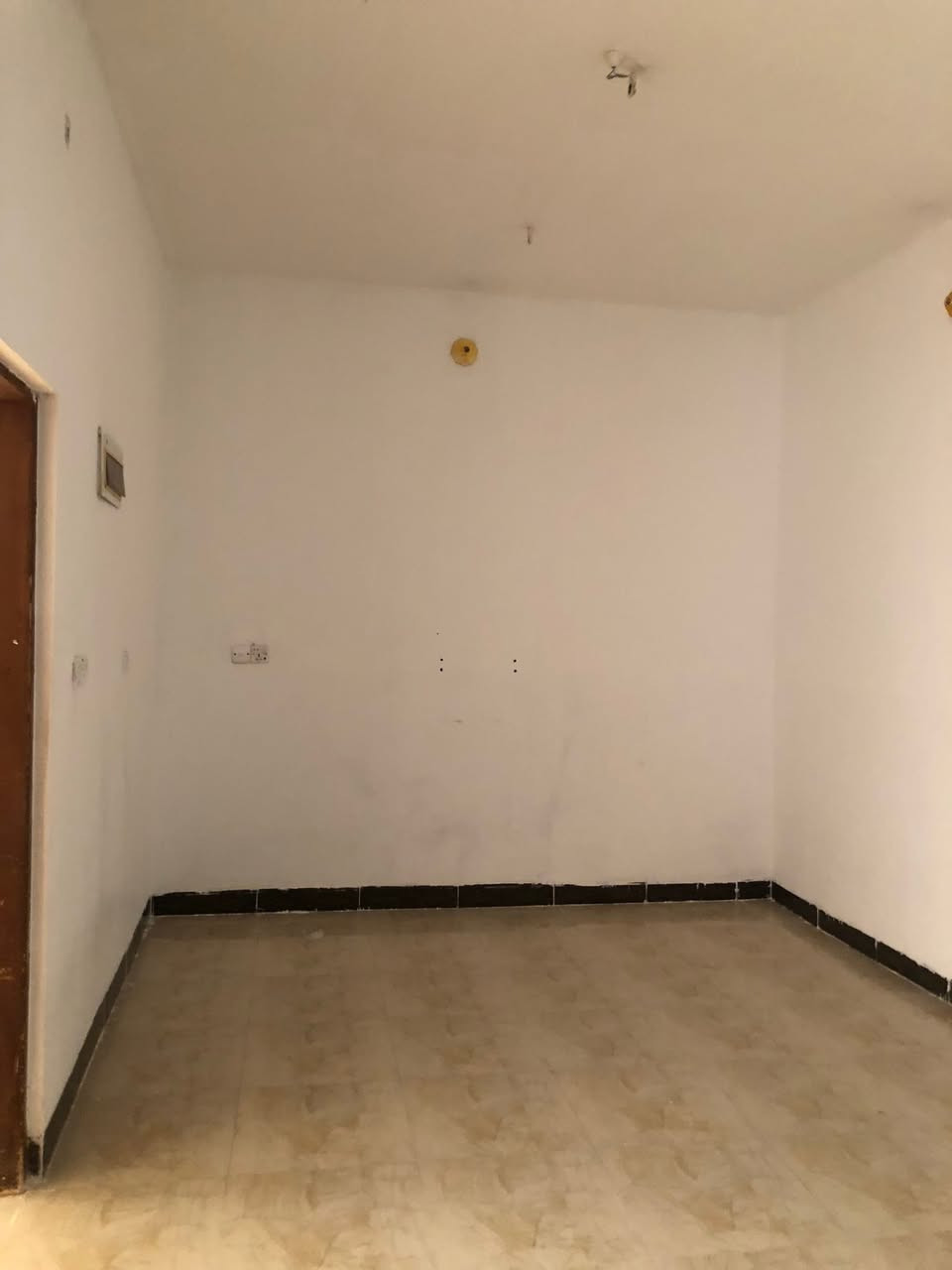 بيت للايجار ب حي رمضان مقابيل الصناعه البيت طابقين والفرع تبليط ايجاره 250 قفل للتواصل ***********
