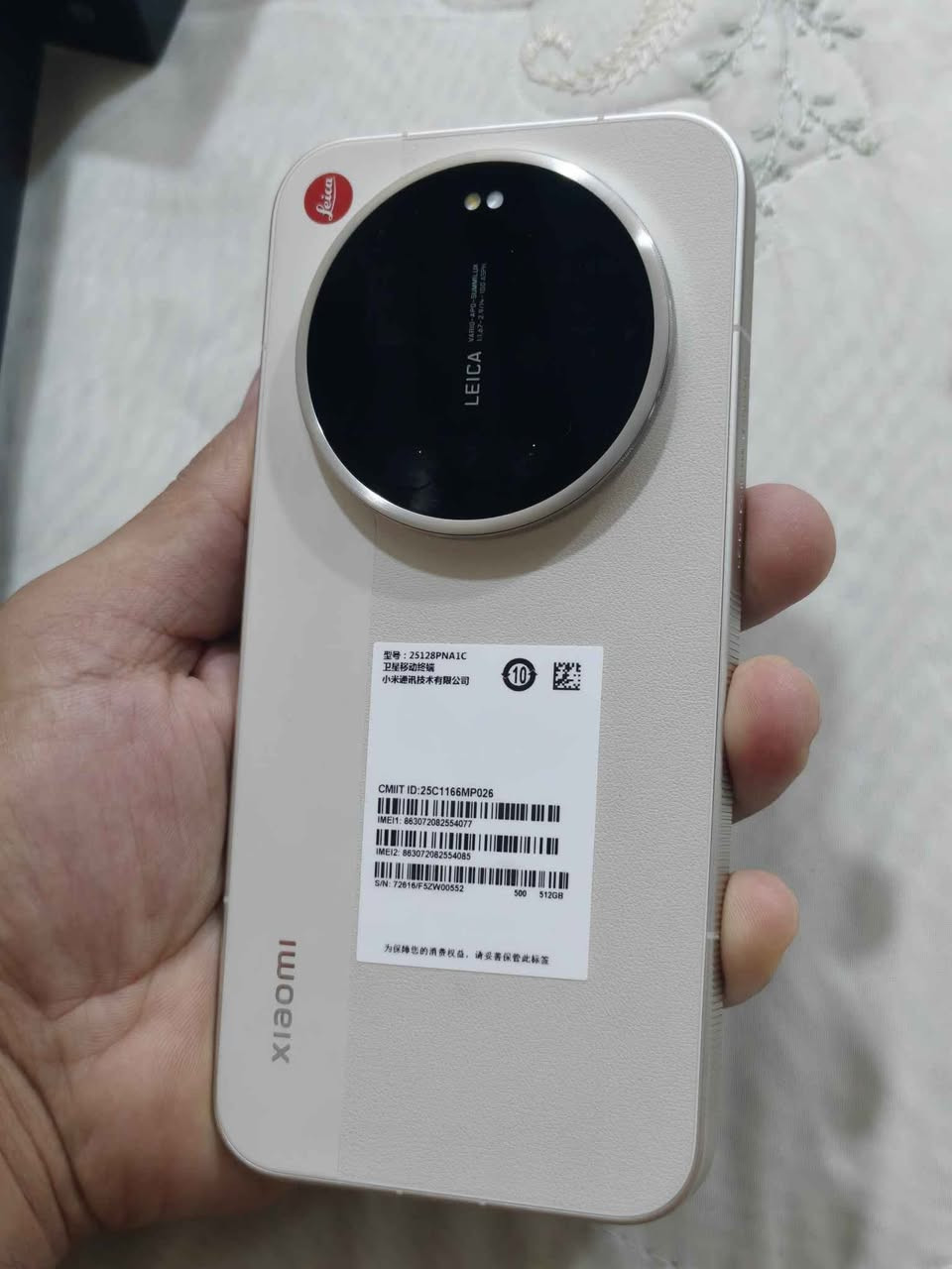 السلام عليكم 
للبيع شاومي 17الترا ذاكرة 512 رام 16
رقمي *********** السعر مليون و 575 
مميزات Xiaomi 17 Ultra
 مجموعة الكاميرات الخلفية بتعاون مع Leica تقدم أداء قوي جدا في مختلف أوضاع التصوير، وتدعم مزايا متقدمة مثل التقريب البصري 3.2x و4.3x، وتقنية التثبيت البصري (OIS)، والتركيز التلقائي بالليزر، بالإضافة إلى دعم تصوير الفيديو بدقة 8K.

 شاشة AMOLED ممتازة تدعم تقنية وDolby Vision و+HDR10، ومعدل تحديث 120 هرتز بتقنية LTPO، ودرجة سطوع عالية تصل حتى 3500 شمعة.

 مزود بمعالج Snapdragon 8 Elite Gen 5، والذي يقدم أداء سفاح ويُصنَّف كأقوى معالج لهواتف أندرويد لهذا العام (2026).

 بطارية كبيرة بسعة 6000 مللي أمبير.

 شحن سريع ممتاز جدا (بقدرة 90 واط).

 دعم الشحن اللاسلكي بقدرة 50 واط.

 مستشعر بصمة الأصابع مدمج في الشاشة.

 دعم مقاومة الماء والغبار (بمعيار IP68 وIP69).

 مزود بسماعات ستيريو تقدم تجربة صوتية استثنائية حلة, بابل
